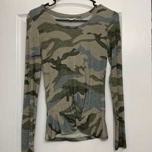 Aeropostale Camouflage long sleeve shirt Small